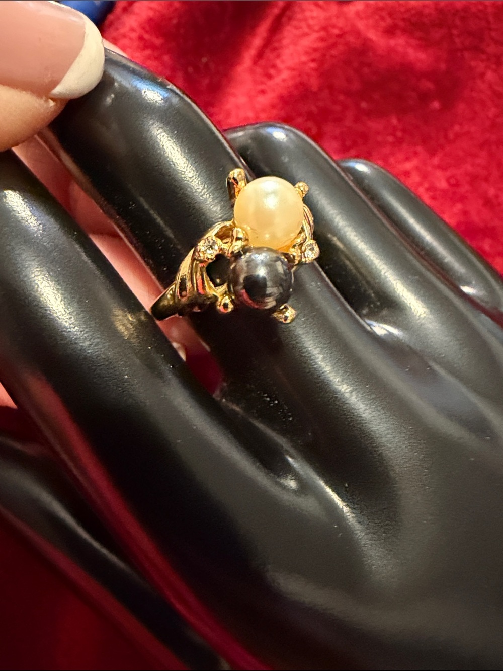 Gold Tone Pearl Cocktail Ring - Black/Cream Pearls and crystals size 8-8.5” new